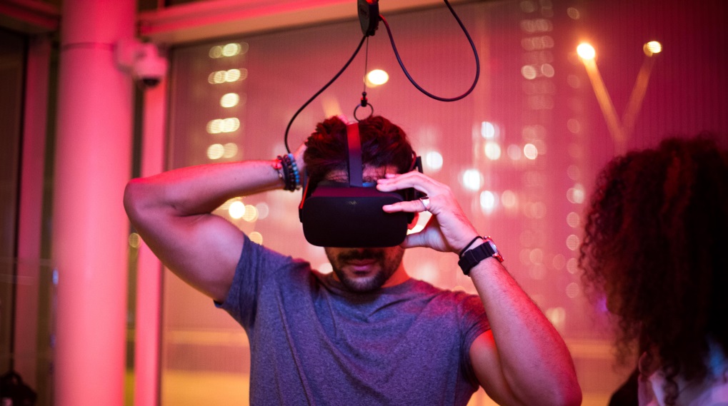 Virtual Reality Biograf / Filmz.dk
