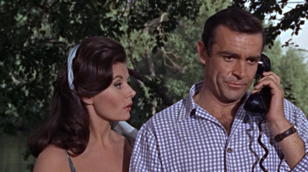 Eunice Gayson den første bond pige død / Filmz.dk