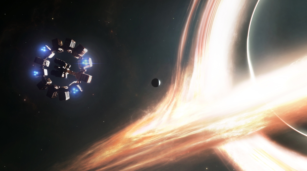Sort hul interstellar / Filmz.dk