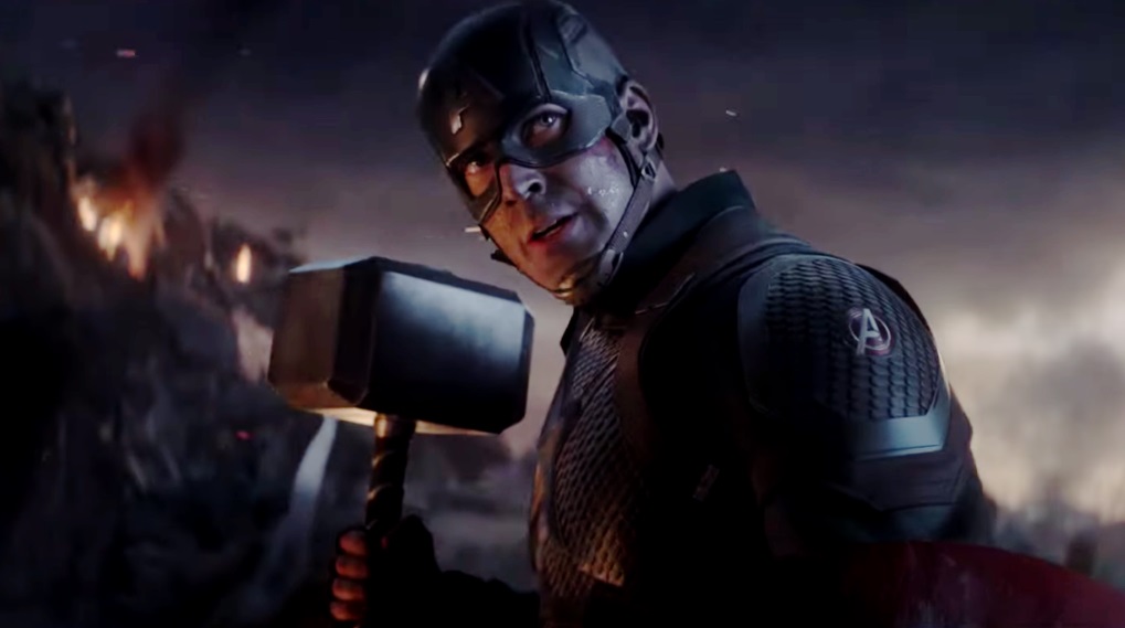 Captain America Thors hammer Avengers Endgame / Filmz.dk