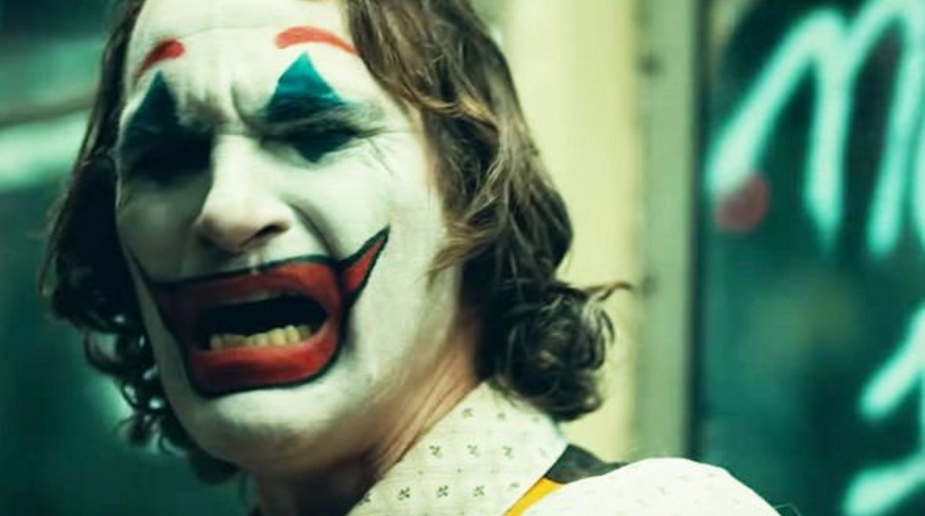 Joaquin Phoenix Joker latter grin inspiration / Filmz.dk