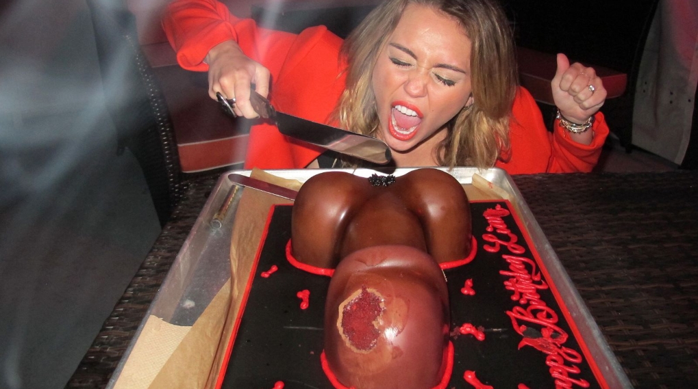 Miley Cyrus Sony fyret penis kage / Filmz.dk