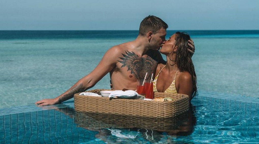 Bendtner og Philine serie Dplay / Filmz.dk
