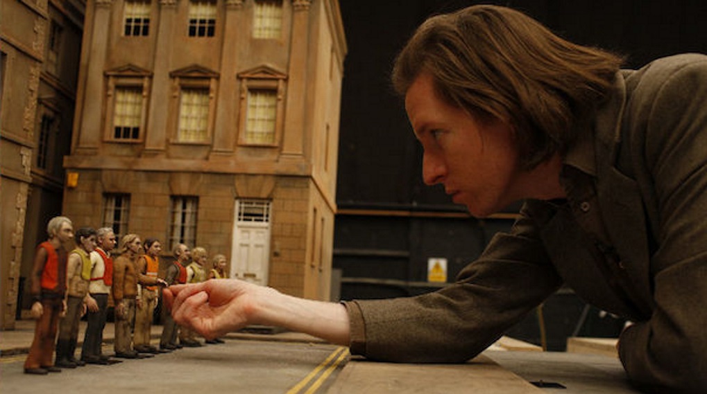 The French Dispatch premiere plakat Wes Anderson rolleliste r-rating sex nøgenhed / Filmz.dk