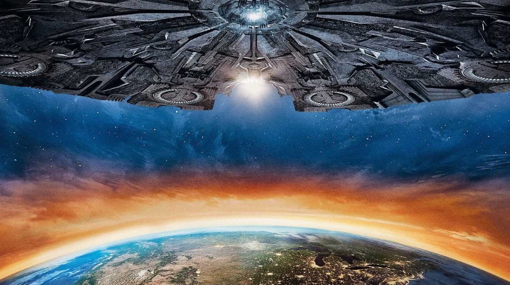 Roland Emmerich månen jorden moonfall / Filmz.dk