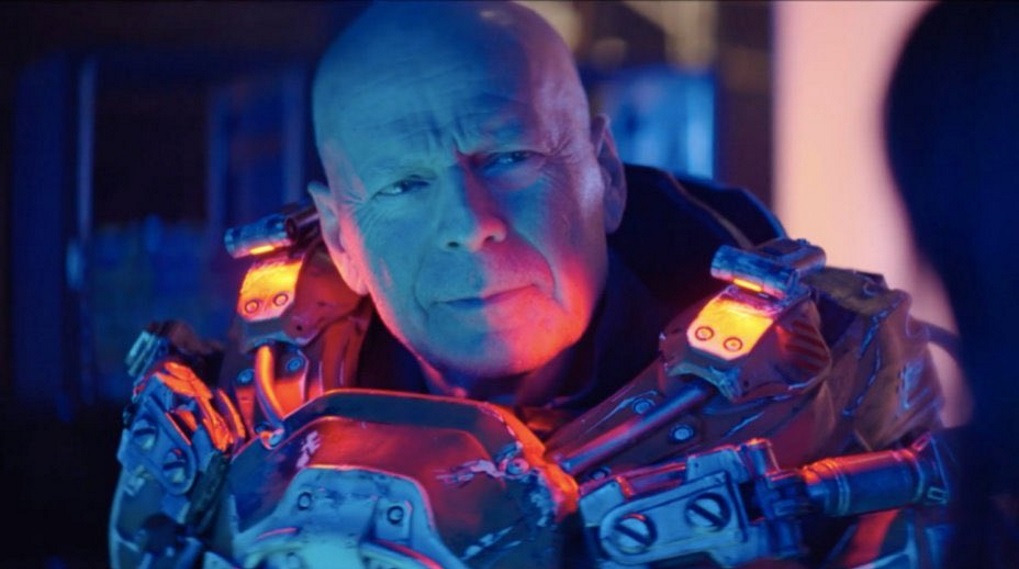 Bruce Willis Cosmic Sin / Filmz.dk