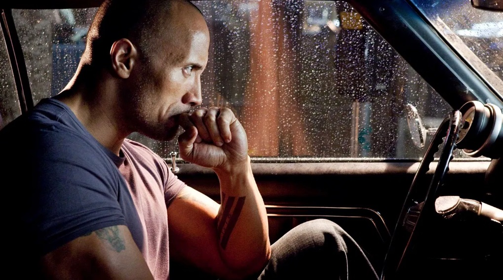 Dwayne Johnson Red Notice bil / Filmz.dk