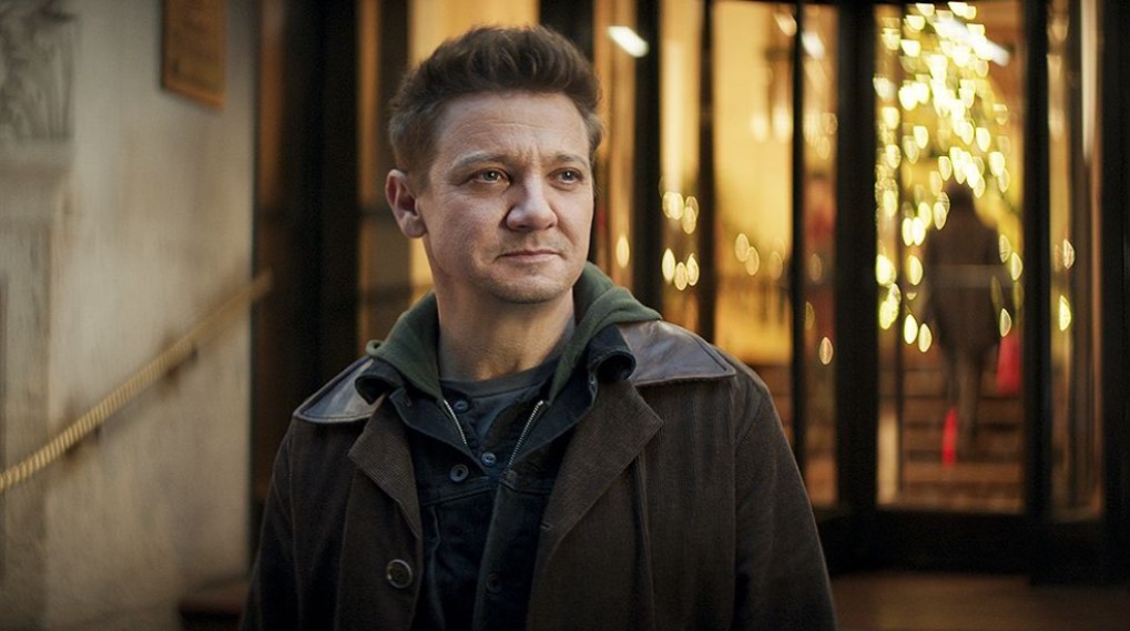 jeremy renner kritisk men stabil tilstand / filmz.dk